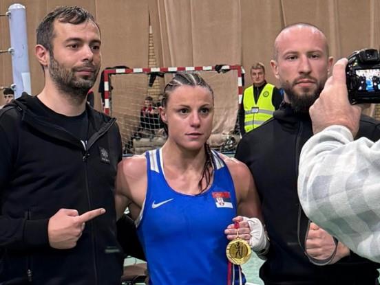 NOVI TROFEJ, ZVANIČAN DEBI... SD Železnik ima čime da se pohvali: Anđela Branković osvojila titulu za Čukaricu, futsalerke počele takmičenje u ligi Beograda!