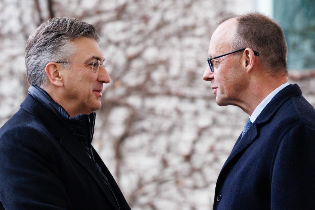 PLENKOVIĆ DOŠAO KOD MERCA PO 44 "LEOPARDA": Ugovor za isporuku nemačkih tenkova od 1,3 milijarde evra, hrvatski premijer dogovorio haubice i avione kod Makrona