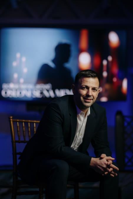 "IMAM POTREBU DA KAŽEM LJUDIMA..." Pevač objavio pesmu sa dubokom i jakom porukom, otkrio da se pronašao u stihovima: Nisu sami...