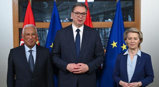 VELIKA ČAST ZA SRBIJU, VUČIĆ U BRISELU SA URSULOM FON DER LAJEN I ANTONIOM KOŠTOM Predsednik Srbije sam na večeri sa dvoje najvažnijih ljudi u EU