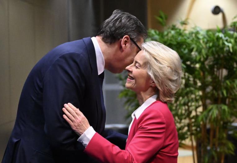 "SRBIJA MOŽE RAČUNATI NA PODRŠKU EU NA PUTU KA ČLANSTVU": Fon der Lajen se oglasila posle razgovora sa Vučićem