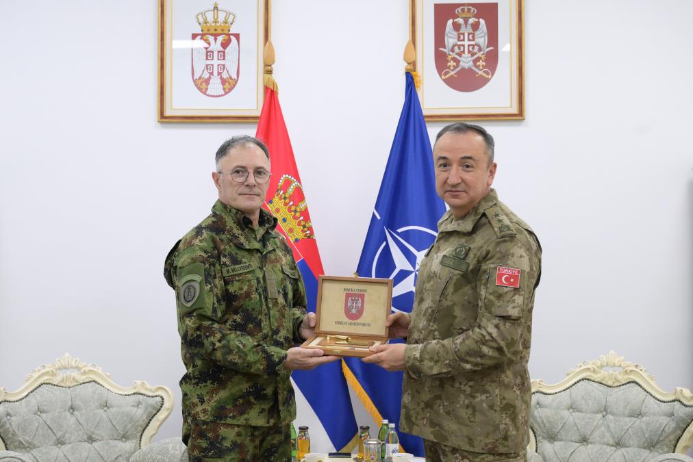 O SVIM VAŽNIM TEMAMA! Načelnik Generalštaba Vojske Srbije sa komandantom Kfora (FOTO)