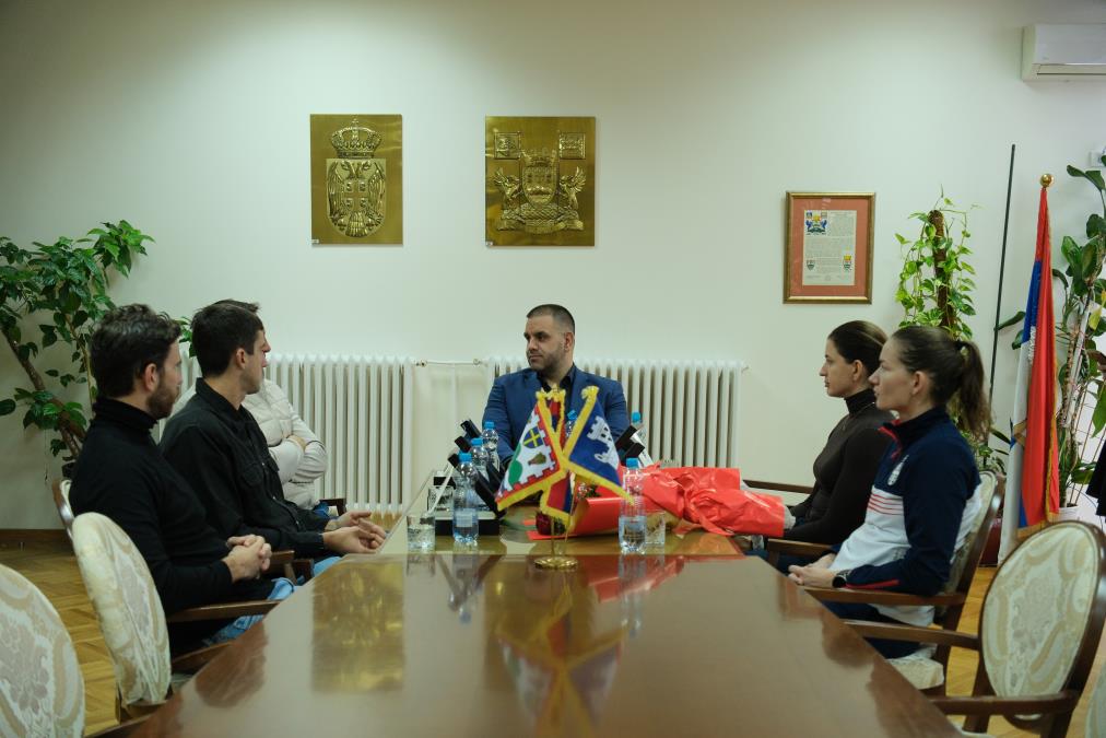 PRIZNANJE ZA USPEH KOJI SU DONELI SRBIJI: Prijem za reprezentativce Srbije u veslanju održan u opštini Čukarica
