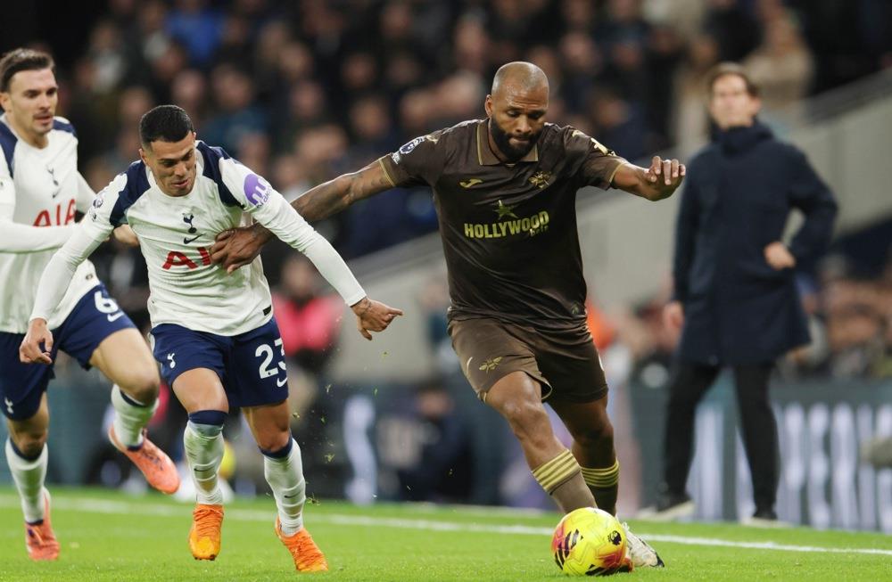 VELIKO PRIZNANJE OTIŠLO U NEOČEKIVANE RUKE! Poznato ko je bio najbolji fudbaler Premijer lige