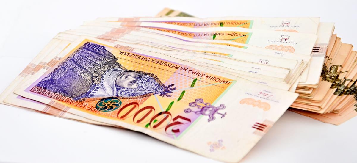 ČETVOROGODIŠNJAK NAJMLAĐI MILIONER U 2025. GODINI: Dete ostvarilo prihod od 3,1 milion denara ili oko 50.400 evra od dividendi jedne makedonske banke