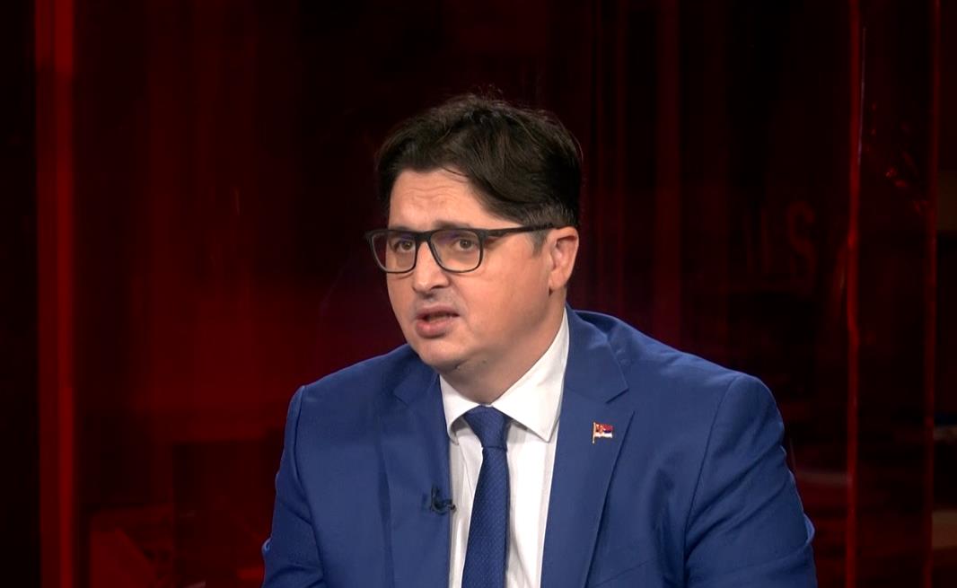 "KO NE POŠTUJE STARIJE, NE POŠTUJE NIKOGA" Mrdić zgrožen: Izjava blokadera da penzionerima ne treba dati pravo glasa je strašna fašistička propaganda