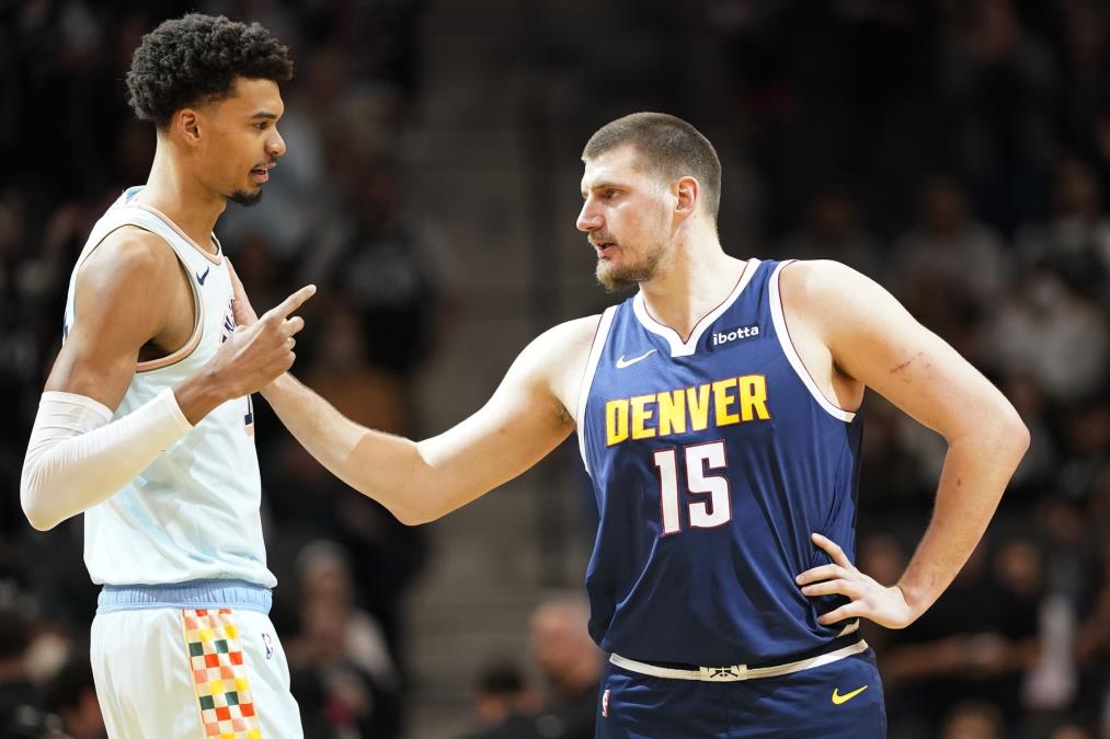 Viktor-Vembanjama-i-Nikola-Jokic.jpeg?ts=2025-12-13T10:45:27
