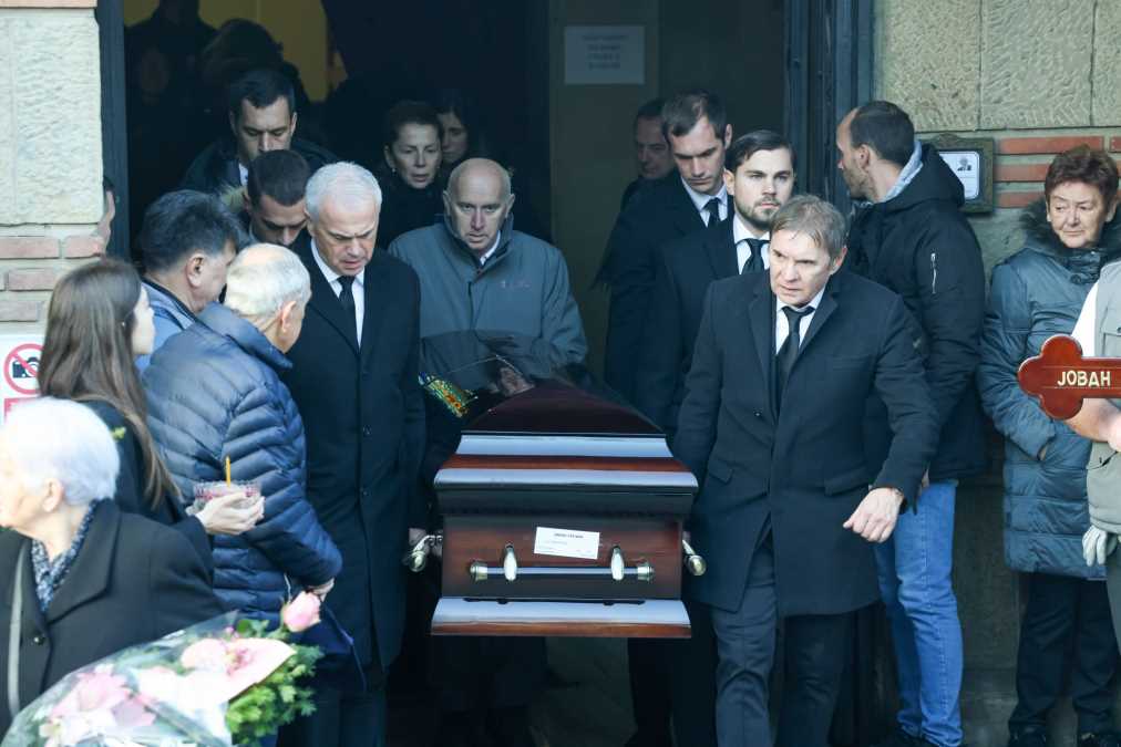 SAHRANJEN OTAC ZVEZDANA TERZIĆA: Vučić, Džajić i Stanković ispratili oca direktora Crvene zvezde