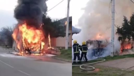 VATRA U POTPUNOSTI PROGUTALA AUTOBUS KOD KRUŠEVCA Vatrogasci se borili sa stihijom, pored materijalne štete OŠTEĆEN I DALEKOVOD! (VIDEO)