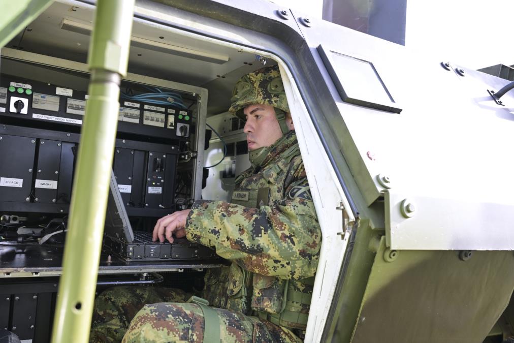 Obuka na savremenim artiljerijskim sistemima: U rejonu mirnodopskog razmeštaja Mešovite artiljerijske brigade u Nišu (FOTO)