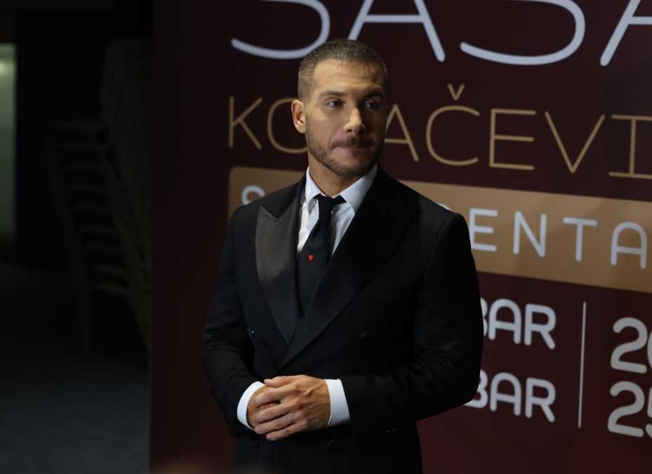 POLA ESTRADE SE SJATILO NA KONCERTU SAŠE KOVAČEVIĆA! Ona došla polugola u providnoj haljini, tu je i Prija sa Šanel torbom, pojavila se i ova poznata trudnica