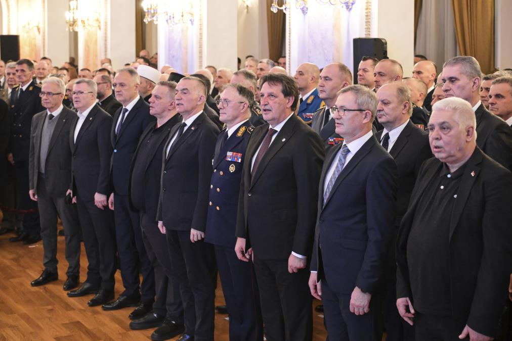 Svečanost na Topčideru: Prijem ministra odbrane i načelnika Generalštaba povodom novogodišnjih i božićnih praznika (FOTO)