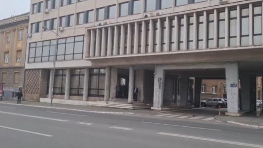 RASPALI SMO SE POTPUNO Šef autonomaških novinara blokadera Bogosavljević zatečen normalnošću ispred NS skupštine: Nikog da protestuje, ni građana, ni zborova...