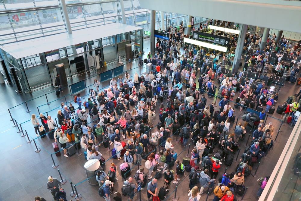 "Osećam se jadno i bedno! Ako se nastavi ovako pobiće se neko": Srpkinja 2 sata čekala u redu za pasošku kontrolu, EES sistem stvorio haos na aerodromima