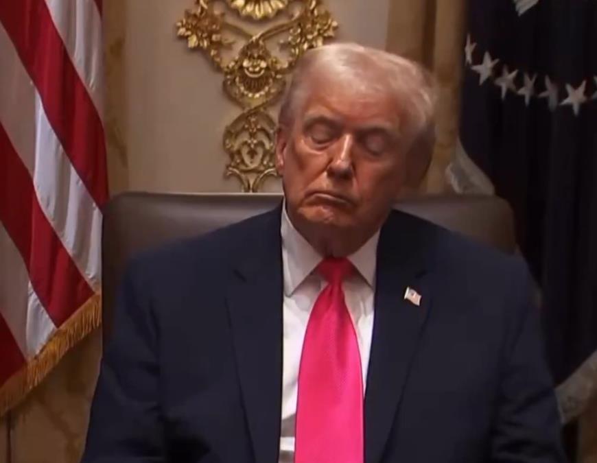 Donald-Tramp-spava.jpg?ts=2025-12-25T00:51:29