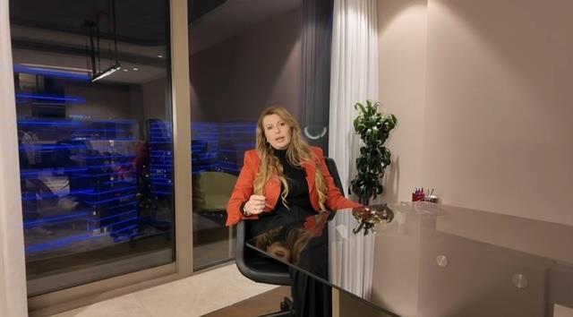 ZGRNULA MILIONE, ALI NE OD PEVANJA! Naša pevačica napravila ozbiljnu lovu od privatnog posla, ovo je TAČNA SUMA koju je zaradila