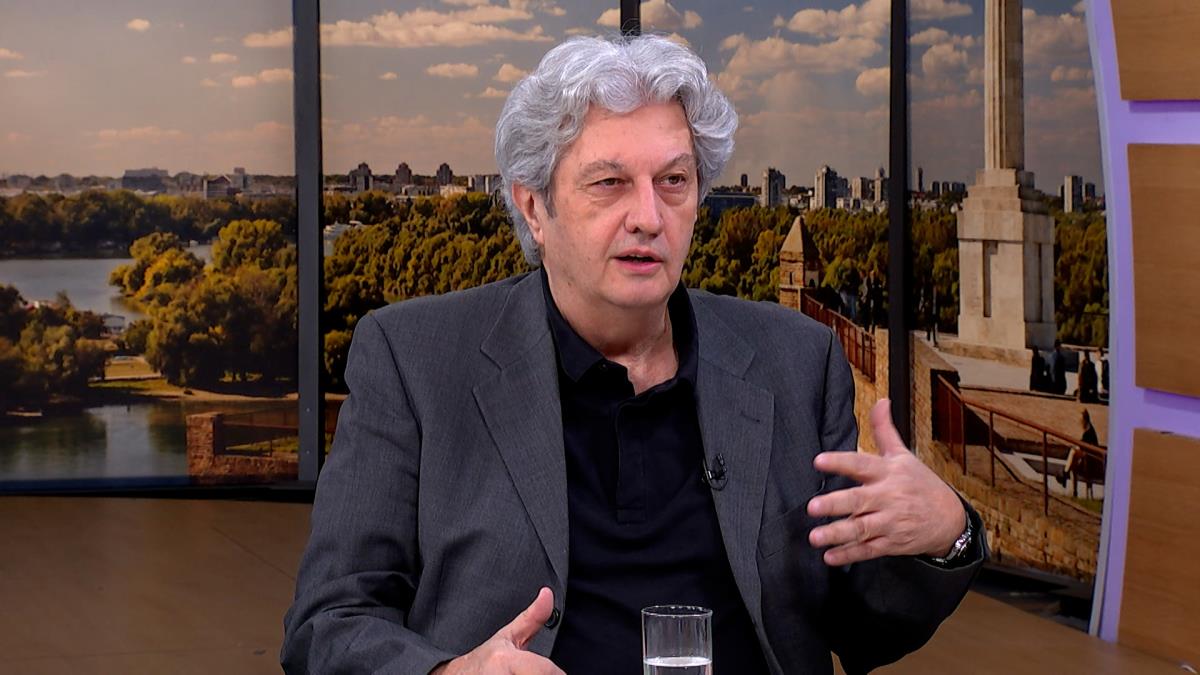 MILOMIR MARIĆ UGOSTIO ČOVEKA KOJI MU JE OPLJAČKAO STAN Novin