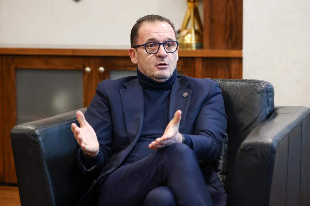 BURNO U HUMSKOJ! MIJATOVIĆ NIJE ZNAO NIŠTA O TRANSFERU KOSTIĆA U MILAN! Čuveni as udario na članove uprave: "Da li je ovo potez spasavanja funkcija?!"