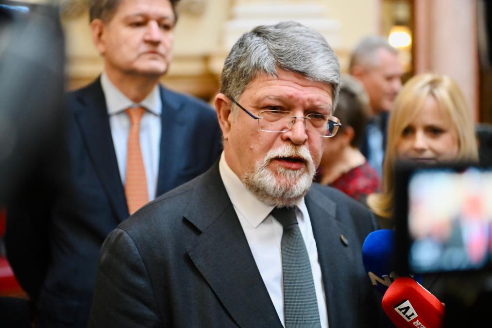 PICULA KAŽNJAVA GRAĐANE SRBIJE ZATO ŠTO PODRŽAVAJU VUČIĆA! Za Uskrs nam želi da ostanemo bez novca - Kod takvog čoveka blokaderi TRČE NA DIJALOG