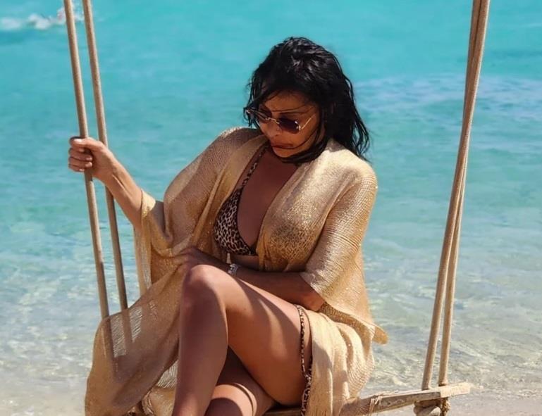 MALOLETNA RODILA SINA PA GA OSTAVILA MUŽU: Srpskoj pevačici nisu dali da viđa dete, srela ga i rekla "Ja sam tvoja mama"! Bolni detalji: Krišom mu davala novac