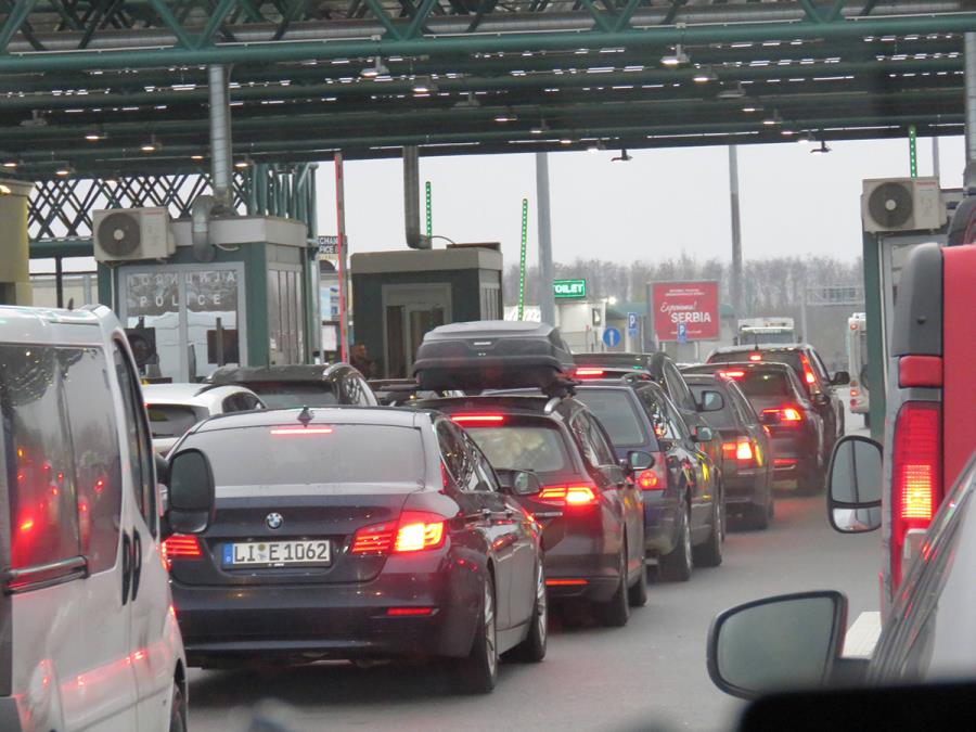 AMSS izdao upozorenje i uputio apel vozačima: Spremaju se velike gužve na putevima, evo na šta posebno da obratite pažnju