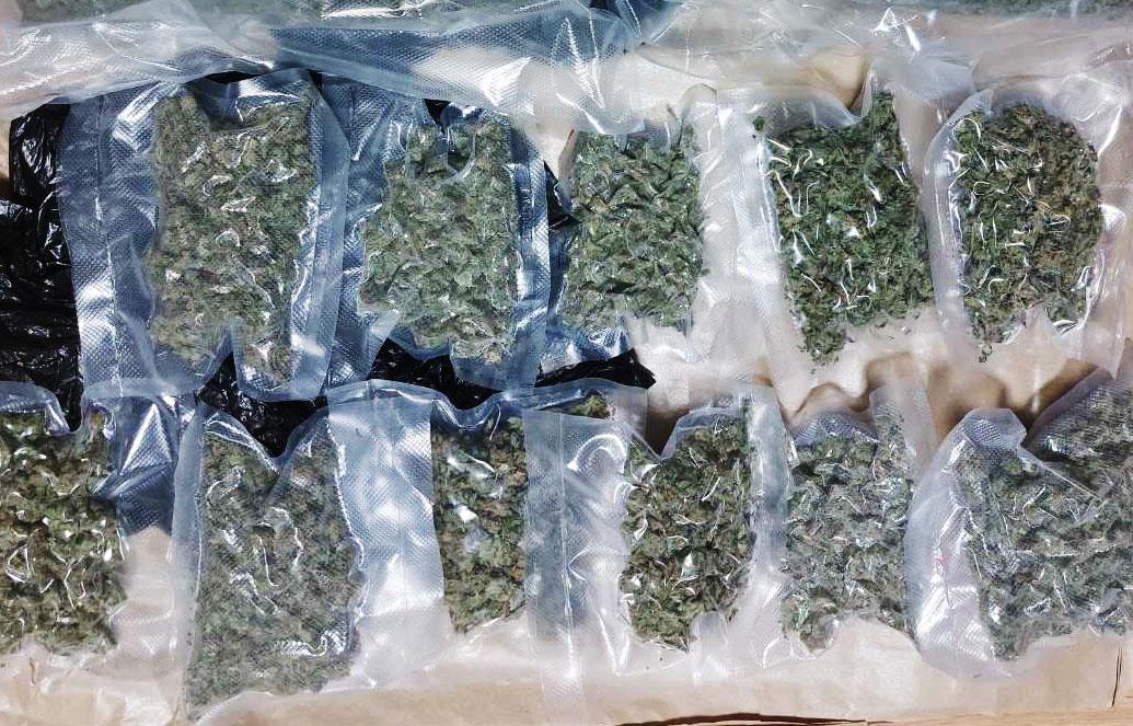 DVOJE UHAPŠENO U OBRENOVCU: Policija im pretresla stanove i pronašla narkotike! 