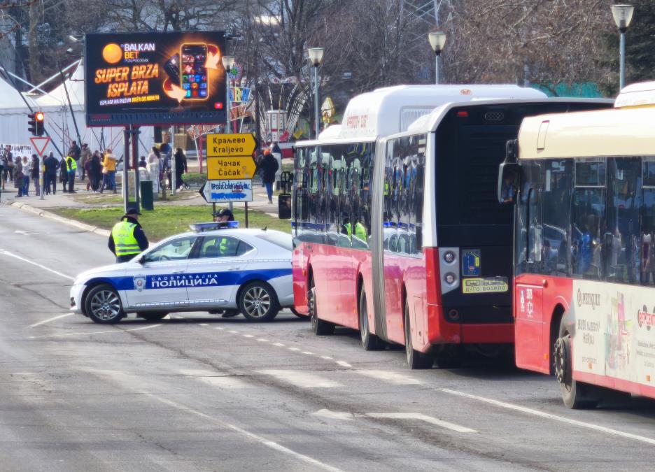 AUTOBUS SE ZAKUCAO U STANICU U NIŠU: Dve osobe povređene, Hitna ih odvezla!