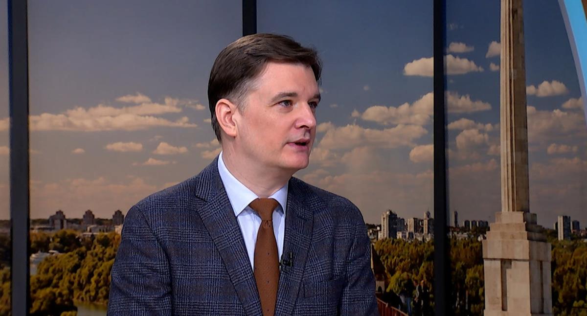 "LAŽ O UBIJENOM DEČAKU IZ VALJEVA GURALI NA NASLOVNE, A ISTINU O STRADALOJ DEVOJCI NA FILOZOFSKOM SAKRILI MEĐU VESTIMA" Jovanov o izveštavanju Šolakovih medija 