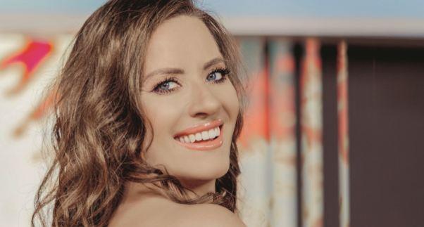 LJILJANA STANIŠIĆ BEZ TRUNKE ŠMINKE! Novinarka pokazala pravo lice i šokirala javnost: Evo šta se krije ispod pudera (FOTO)