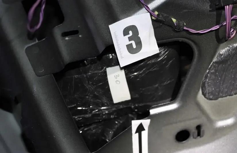 UKRAJINAC POKUŠAO DA PROŠVERCUJE POLA MILIONA EVRA, PAO U HRVATSKOJ: Sakrio lovu u automobilu, evo za šta se sada tereti (FOTO)