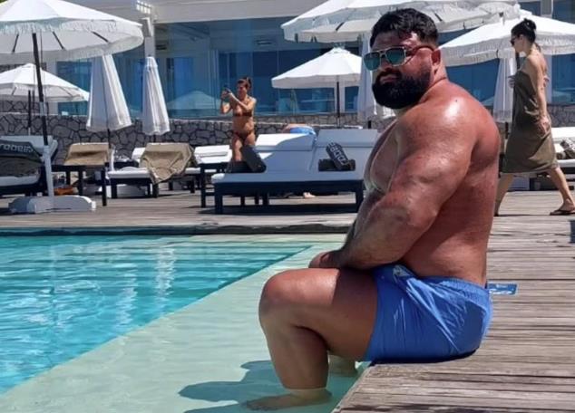 BIO NAJVEĆI ZAVODNIK, A ONDA OSTAO NEPOKRETAN! Spavao sa više od 550 žena i imao intimne odnose pred kamerama, sada više ne liči na sebe: "Imam 170 kg"