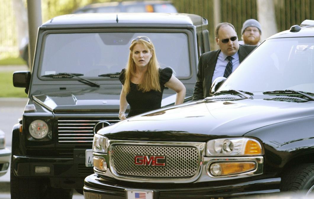 Očajna Sara Ferguson tumara Evropom i živi od tuđe milostinje: Sedam meseci se krila, sad je konačno uhvaćena, a evo u kojoj je zemlji