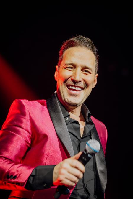 PEĐA JOVANOVIĆ POSVETIO PESMU HALIDU BEŠLIĆU: „Bijeli ruzmarin“ već u trendingu, publika oduševljena emocijom