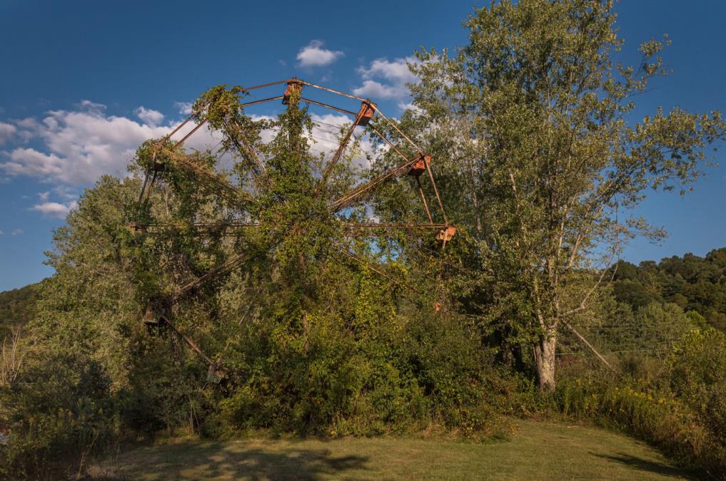 U ukleti luna park niko ne sme da uđe, meštani tvrde da se ljuljaške same pomeraju i da se noću čuju krici dece