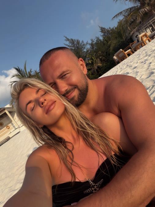"IMAO JE 1000 DINARA U DŽEPU KAD SMO SE UPOZNALI" Filmska ljubavna priča Dada i Ivone Polumente: Od snimanja spota do porodične idile