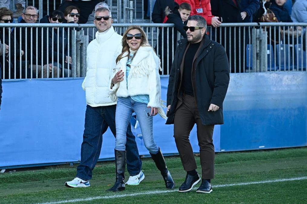 Poznati Hrvat je želeo da se oženi njom, a onda je glumica dobila bebu koristeći semenu tečnost svog sina i sad je odgaja