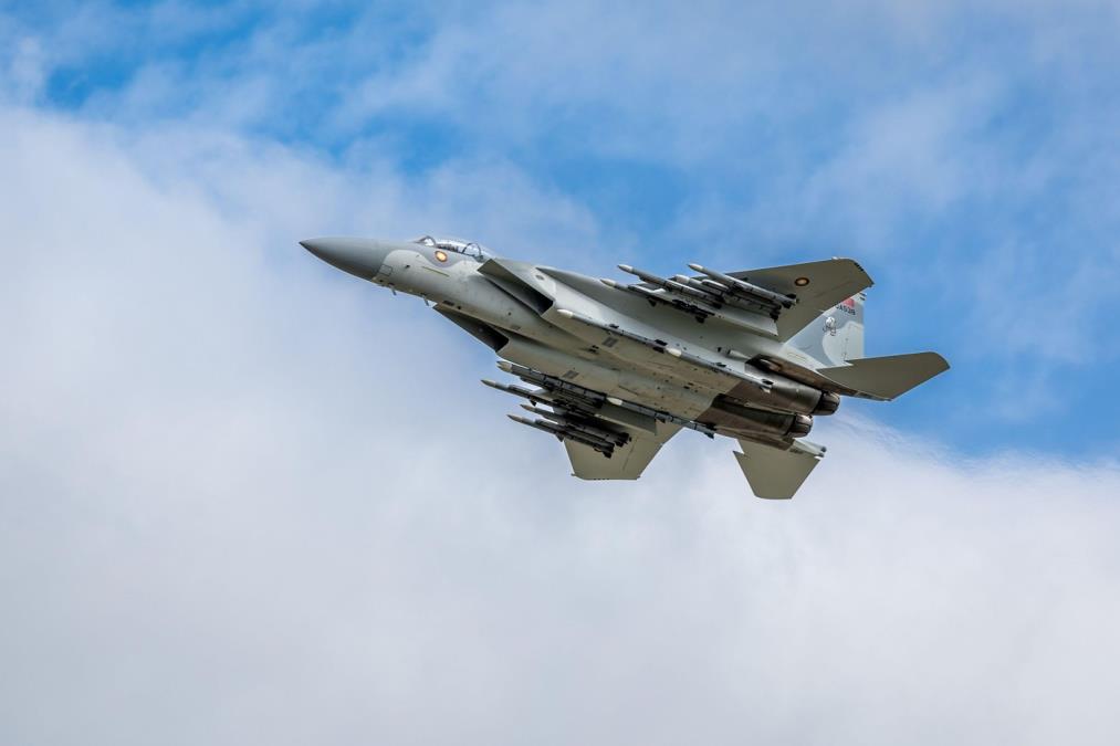 IRAN NAVODNO OBORIO F-15 IZNAD KUVAJTA? Pojavio se snimak pada američkog lovca, CENTCOM negira da je Teheran IKADA oborio njihov avion! (VIDEO)