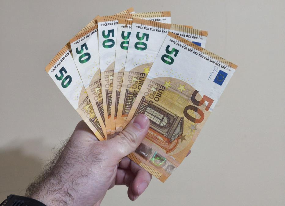 TINEJDŽER PLAĆAO HRANU LAŽNIM PARAMA: Protiv maloletnika (15) će biti podneta krivična prijava za falsifikovanje!