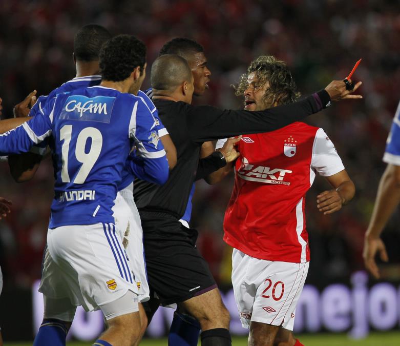 "MESAR" JE ZA NJEGA BILA BLAGA REČ: Kolumbijac je rekorder sa najviše crvenih kartona u istoriji fudbala! A onda je isključen na debiju kao trener