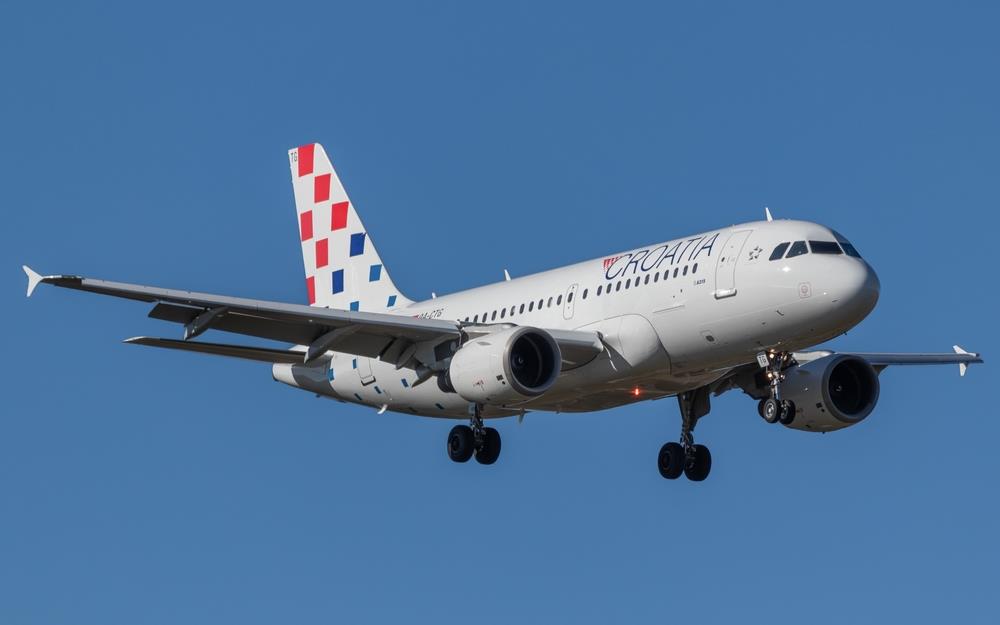 OVO SU LJUDI KOJI SU SA BLISKOG ISTOKA KUĆI VRATILI 150 HRVATA: Među njima 27 dece, oglasio se kapetan nakon uspešnog sletanja (FOTO) 