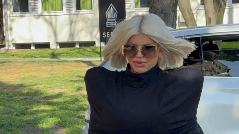 "NE ZNAM KAKO ĆE UOPŠTE MOĆI VIŠE DA PEVA U NOVOM SADU" Dara Bubamara oštro o Toniju Cetinskom: Bolje da je rekao da nije prodao karte (VIDEO)