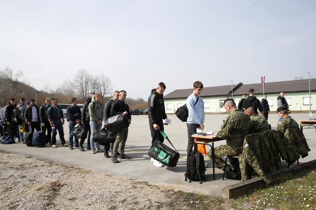 NAKON 20 GODINA U HRVATSKU SE VRATIO VOJNI ROK: U kasarne danas ušlo 800 regruta, evo kako će izgledati obuka (FOTO)