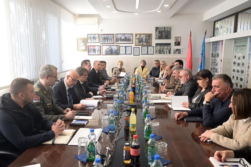 Ministar Gašić u preduzeću "Milan Blagojević-Namenska": Namenska industrija ima veliki značaj za bezbednost naše zemlje