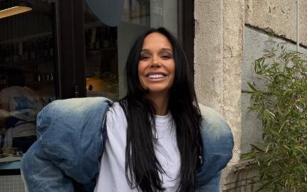 TRUDNA EDITA NAVUKLA USKE GAĆICE, PREKO GRUDI ČIPKA, A ONDA BUNDA... Pevačica pokazala najvrelije obline (FOTO)