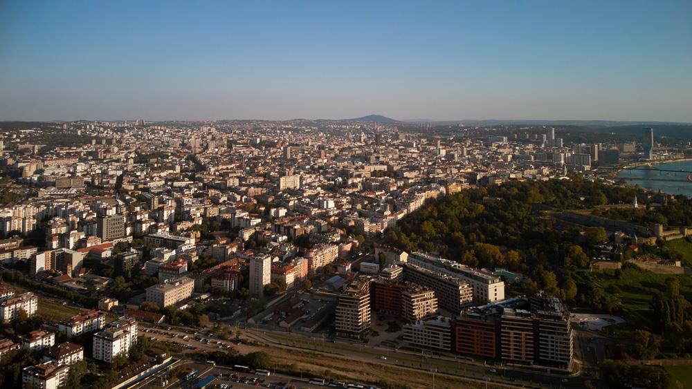 "LAKI JE MALO NERVOZAN!" Beogradsko leto donosi novu filmsku poslasticu: Gledamo kultne "Maratonce" pod otvorenim nebom na Kalemegdanu!