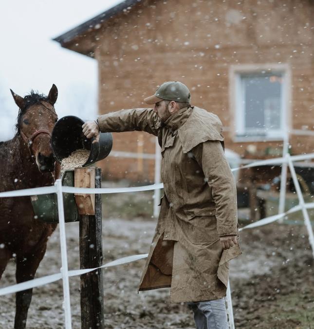 PETAR STRUGAR IZ CENTRA BEOGRADA OTIŠAO DA ŽIVI U KONTEJNERU: Glumac se preselio na Avalu, a ovo je razlog zašto je otišao sa asfalta