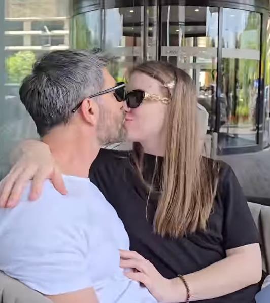 Pred svadbu uradili iste tetovaže: Naš glumac i 23 godine mlađa Bojana uoči venčanja "Stariji sam i od njenog oca i od majke"