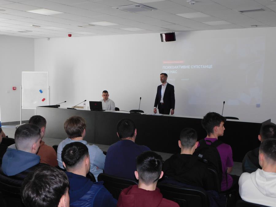 PSIHOAKTIVNE SUPSTANCE OKO NAS: Na zahtev roditelja učenika Tehničke škole u Loznici održano predavanje (FOTO)
