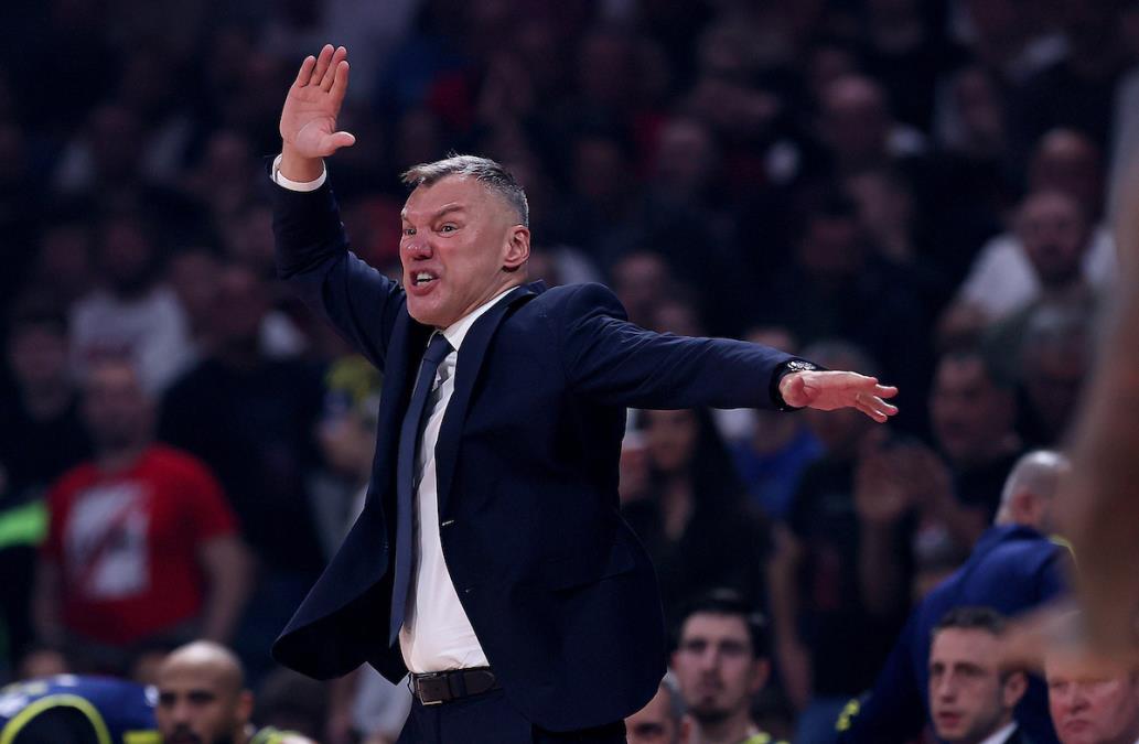 JASIKEVIČIJUS MASNO PSOVAO NA KONFERENCIJI NAKON PORAZA! Trener Fenerbahčea je imao šta da kaže...