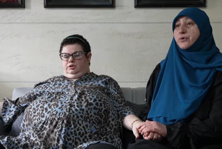 Nakon gubitka roditelja, Indira sama brine o sestri Almi koja ima autizam: "Dok sam ja živa uvek će imati ljubav i sigurnost"